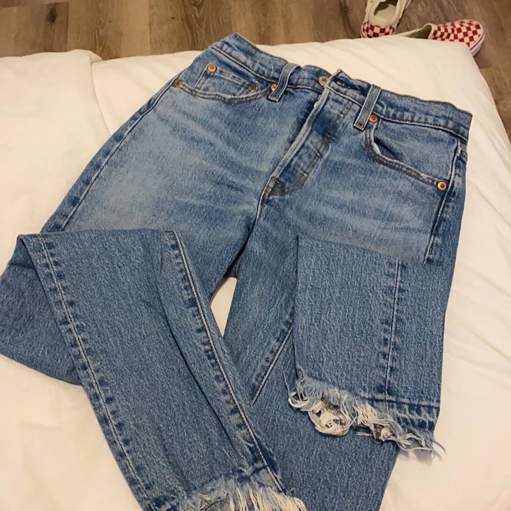 Size 24 Levi straight cut frayed bottom